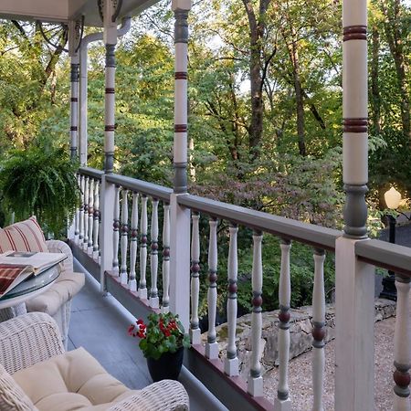 Arsenic And Old Lace Bed & Breakfast Inn Eureka Springs Eksteriør billede