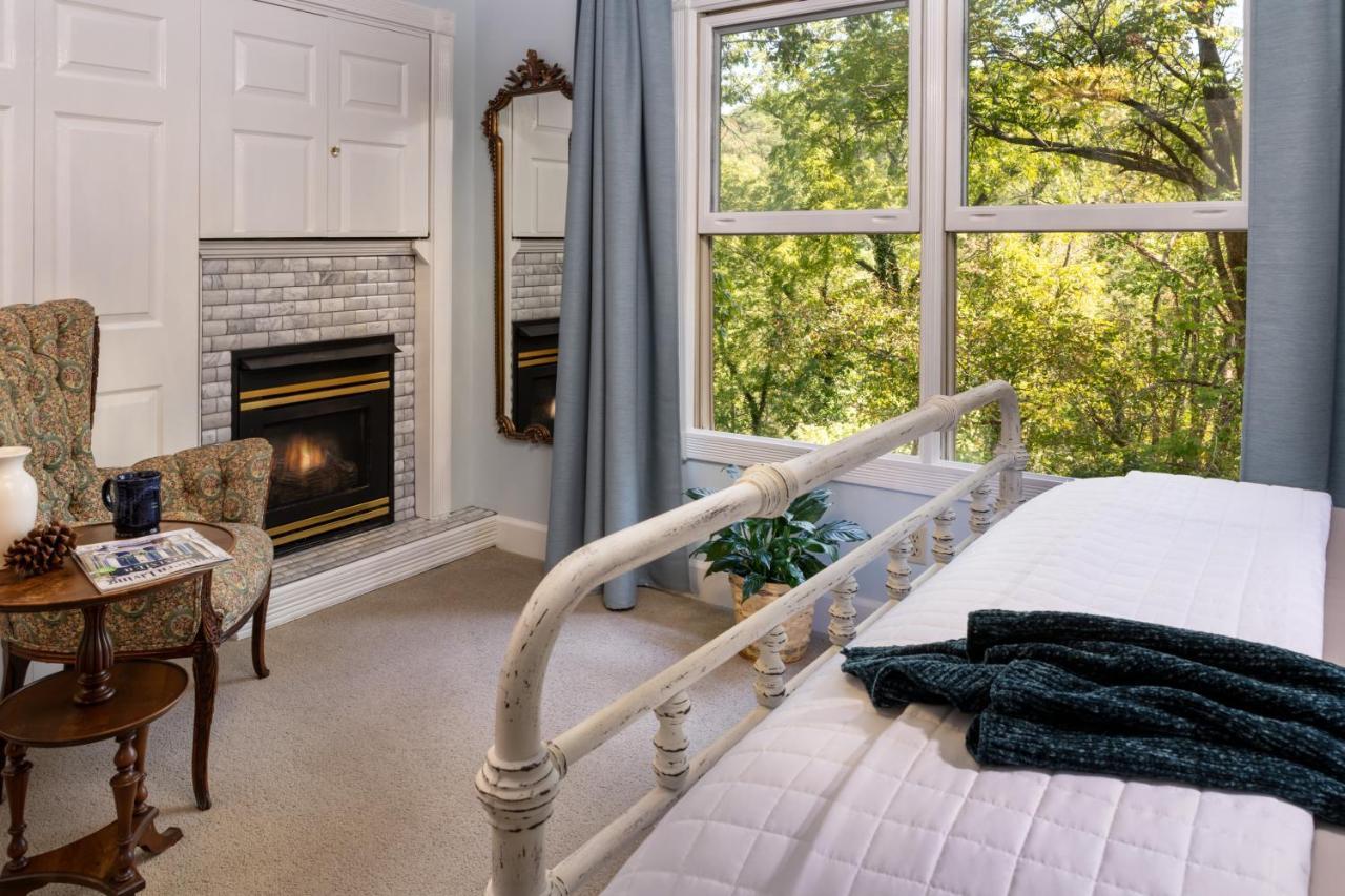 Arsenic And Old Lace Bed & Breakfast Inn Eureka Springs Eksteriør billede